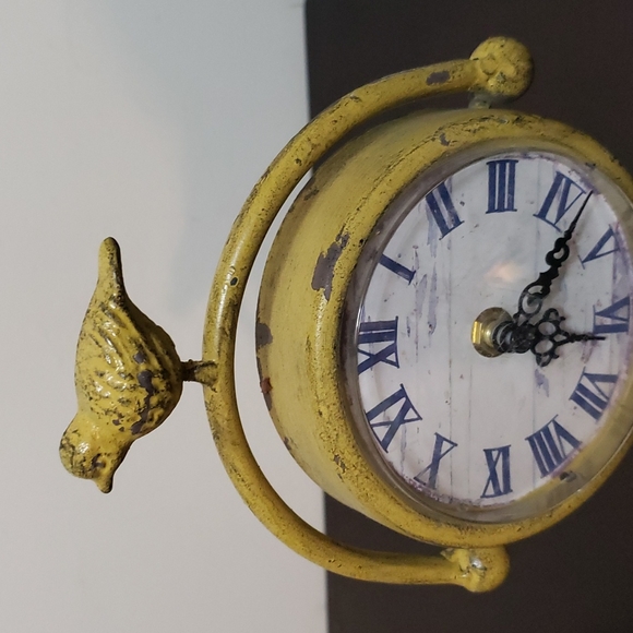 Old Metal Clock - Picture 2 of 10